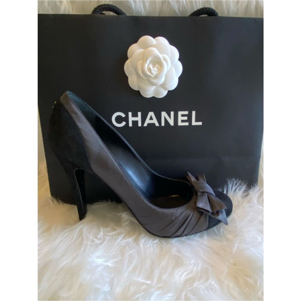 🛍️ CHANEL Authentic Black & Gray Satin & Suede Heels W/Chanel Bag & Dust Cover